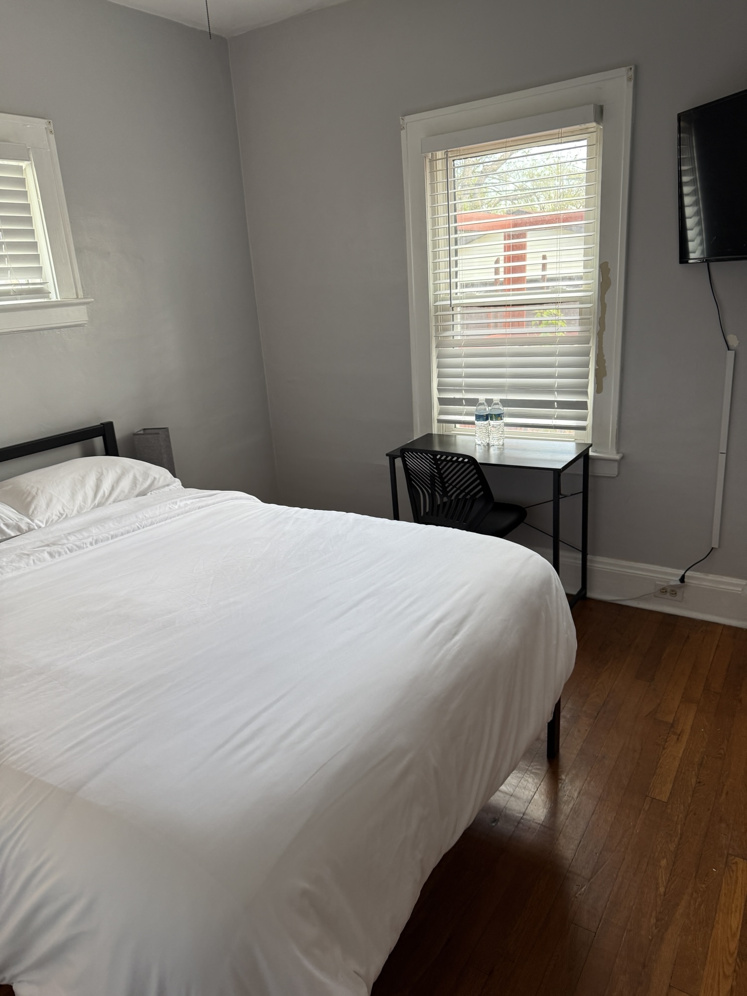 Hi are all your rooms other travelers also or permanent guest?