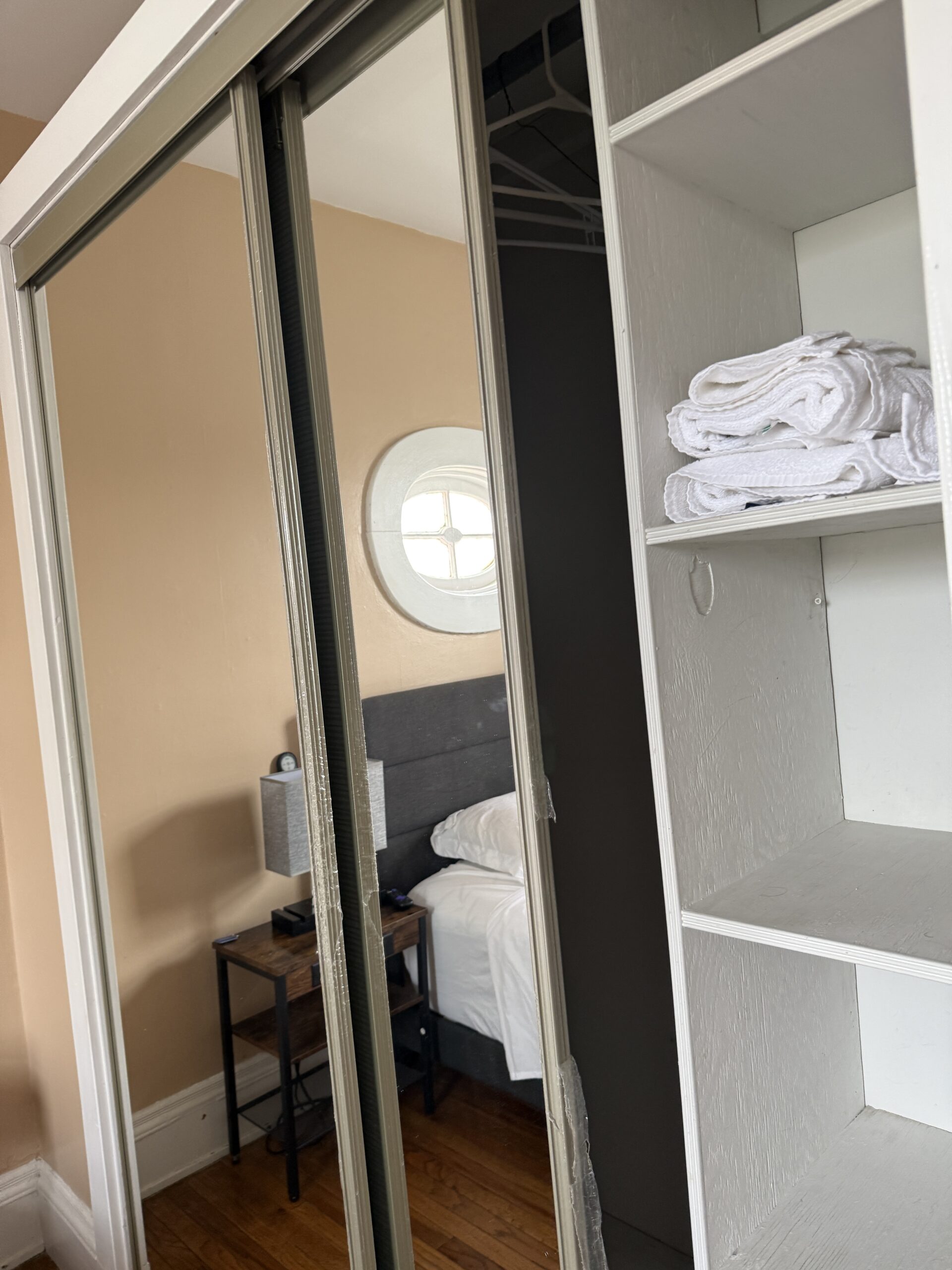 Cozy private room near Cleveland Clinic